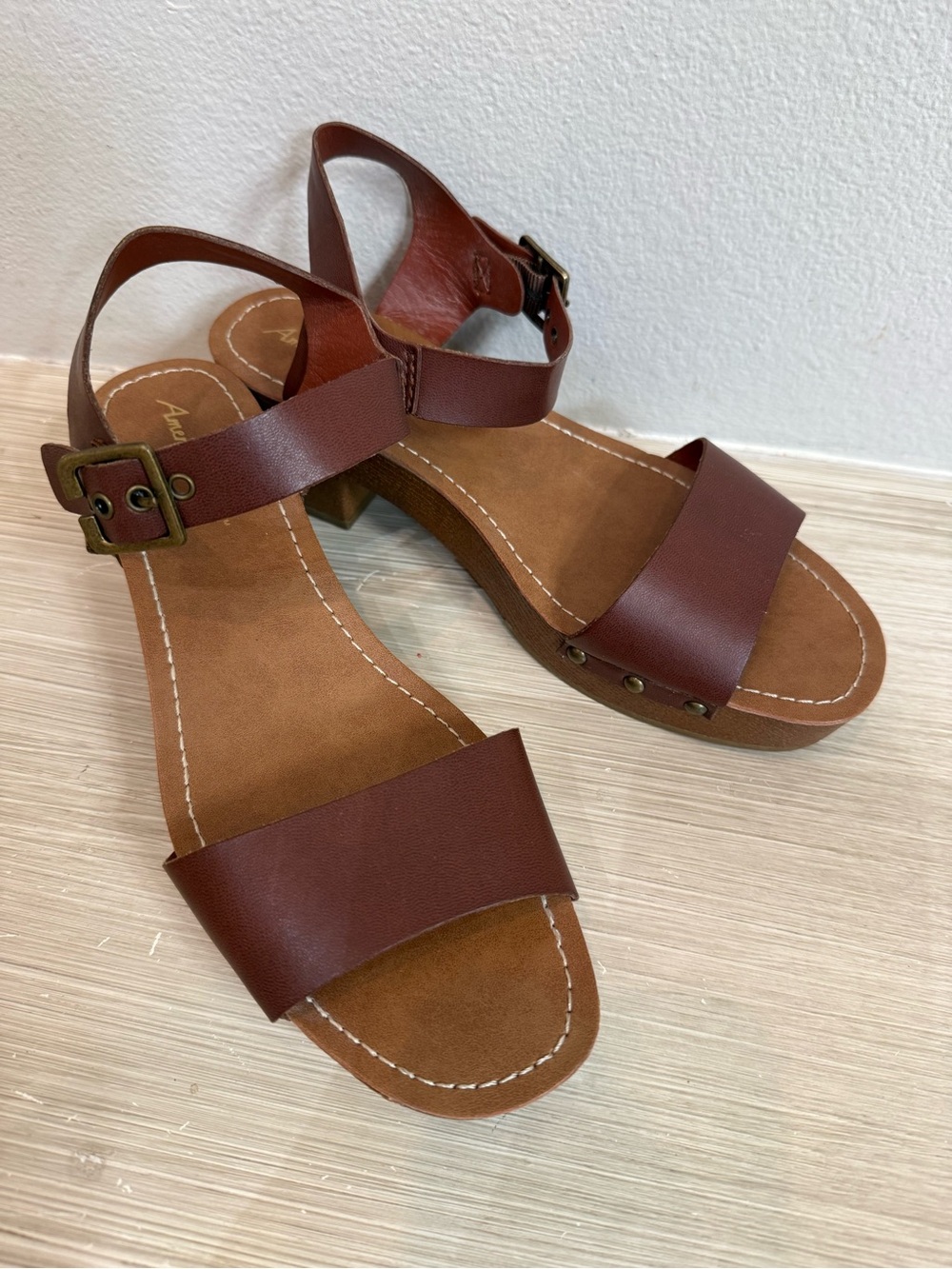 American Eagle Women’s Brown Leather Strap Sandals with Buckle size 7 1/2